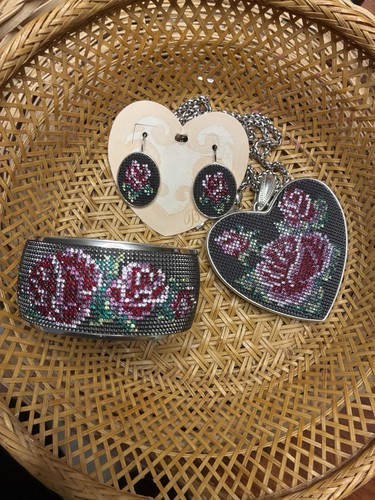 Brighton rose embroidery - rose,