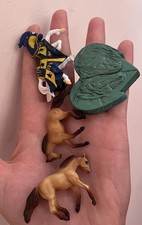 Bundle breyer mini whinnies horses and Studio thornrose Emerald medallion, Resin