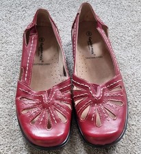 Ladies Casual Burgundy Shoes. Size 8