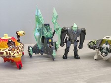 Ben 10 Vehicle & Figure Bundle P2356