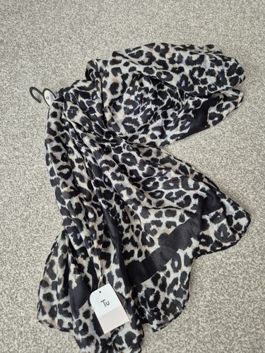 Bnwt leopard print scarf - bnwt,