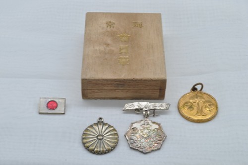 Japanese war medal ww2 emperor - japanese,