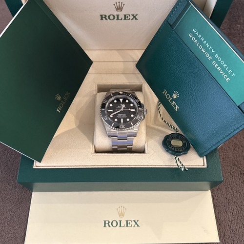 Rolex black submariner date - rolex,