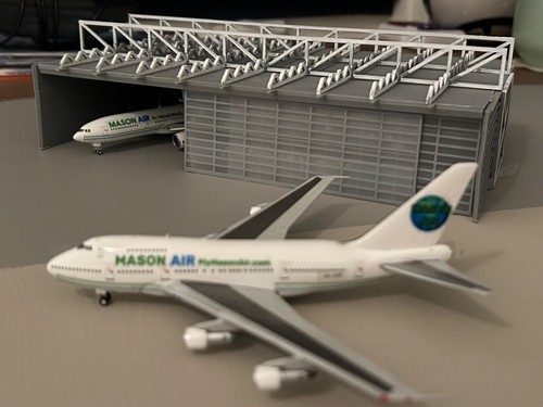 1:400 scale model airport