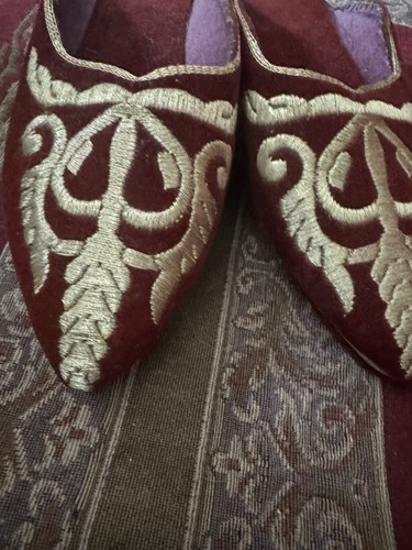 Embroidered velvet babouche - embroidered,