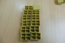 12 SCALEXTRIC COMPLETE GREEN STRAW BALES (no breaks)