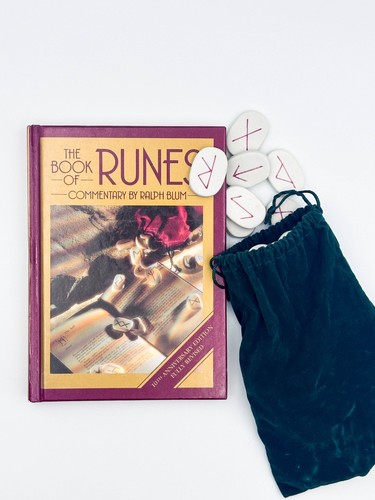The book runes kit ralph - the,