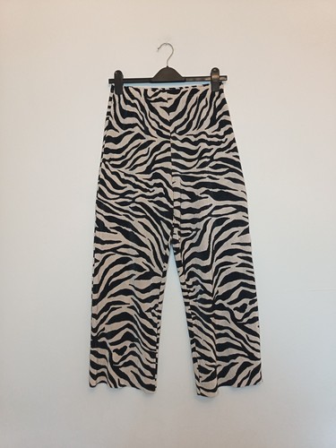 Bnwot zebra animal print - animal,