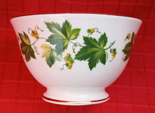 Vintage Queen Anne English Fine Bone China Sugar Bowl Ivy Pattern # 8640 VGC