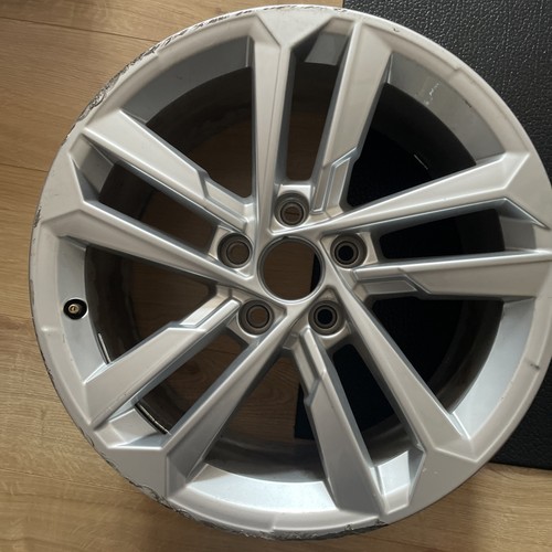 Genuine audi alloy - 8y,