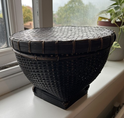 Black woven wicker round - wicker,