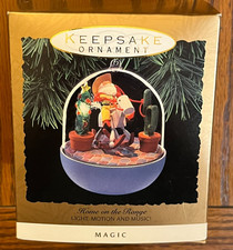 1993 HALLMARK CHRISTMAS ORNAMENT - SANT HOME ON THE RANGE LIGHT / MOTION / MUSIC
