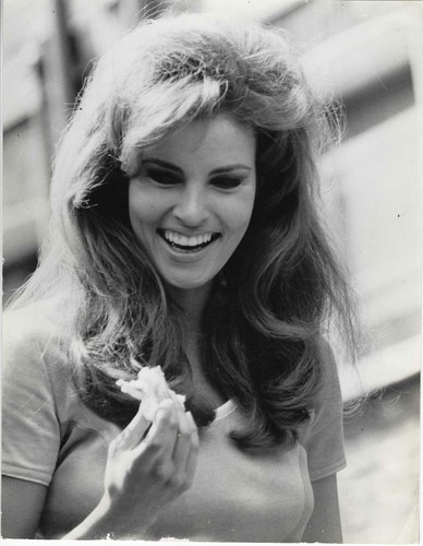Raquel welch original - -,