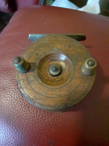Vintage wooden centre pin - wooden,