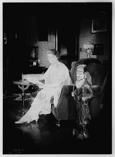 Photo evelyn scotney seated - photo:evelyn,