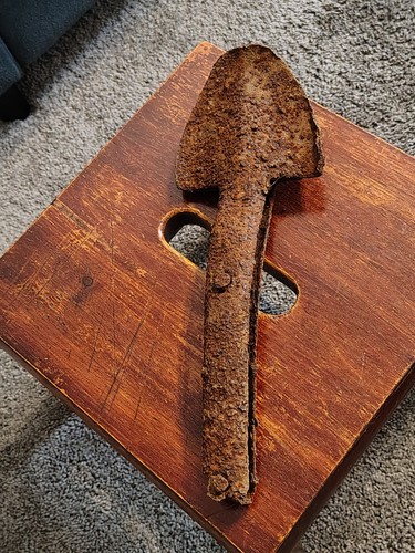 Rustic poachers spade - rustic"poachers", late