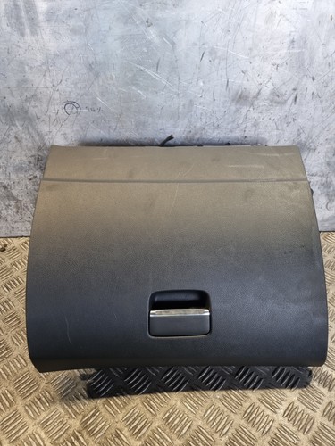 Mercedes class b200 - b, glove