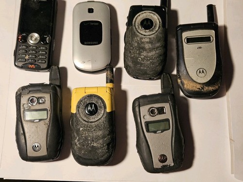 Lot vintage flip phones - 7,