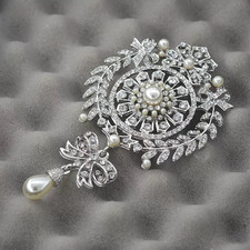 LARGE 4"" GARLAND  BOW PEARL