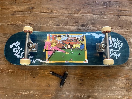 Politic 32x8 skateboard room - 32x8.5,