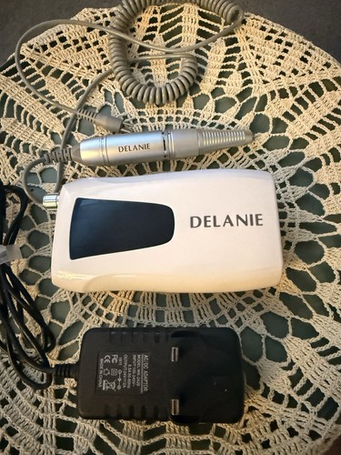 Delanie professional nail - delanie,