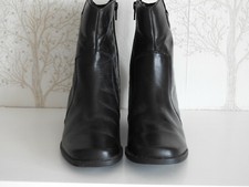 Pair of black leather boots size 4 (37)
