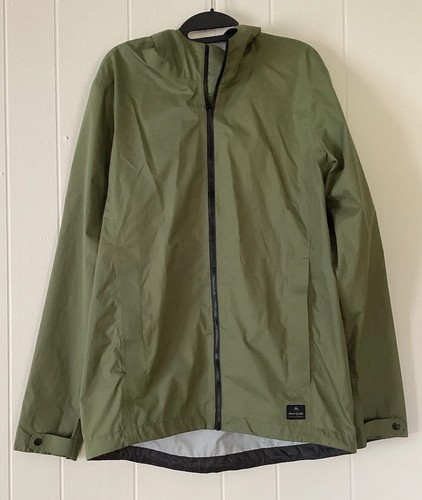 Macpac army green lightweight - macpac,