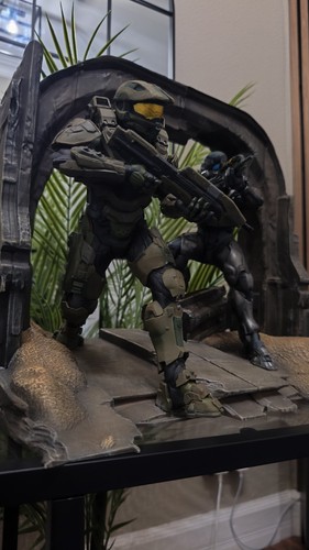 Halo guardians statue - halo,