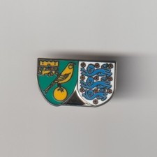 NORWICH CITY F.C. Club Crested Enamel Badge with The Three Lions Emblem