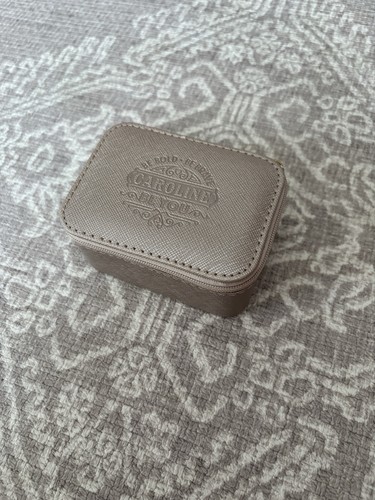 New caroline small - new,
