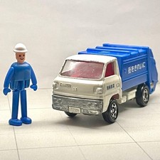 Tomica Town Doll Set Cleaning