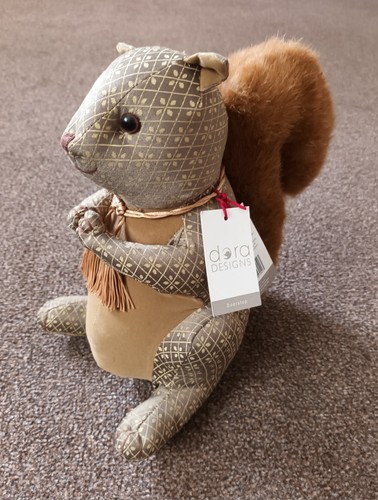 Dora design squirrel - design, doorstop