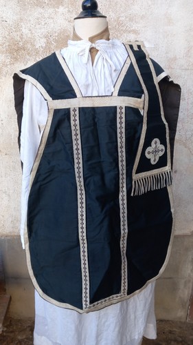 Chasuble priest liturgical