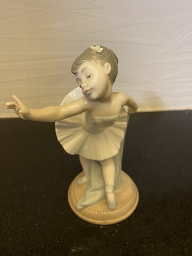 Nao lladró first bow - nao, bow"