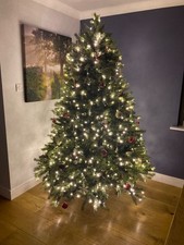 Christmas tree with LED white lights (7 foot)