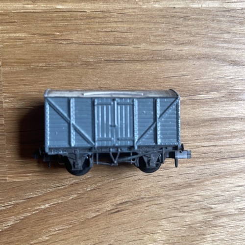 Peco gauge box van - n,