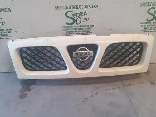 623107f front grille nissan - front,