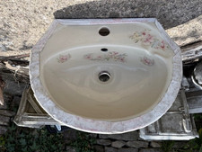 Balterley, Shell cloakroom