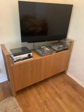 M&S MARKS AND SPENCER COLBY OAK 3 DOOR SIDEBOARD CUPBOARD. GLASS TOP.