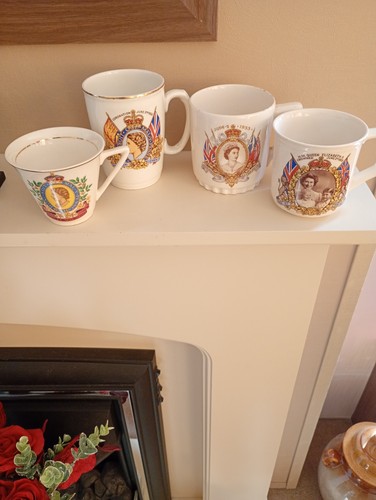 Vtg queen elizabeth 11 - 4,