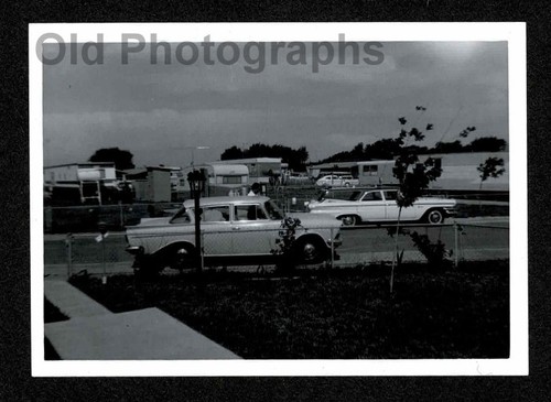 Trailer mobile home park - home, cars