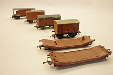 6 x 00 gauge 00 gauge BR WAGONS inc BRAKE - AIRFIX COOPERCRAFT HORNBY,         e