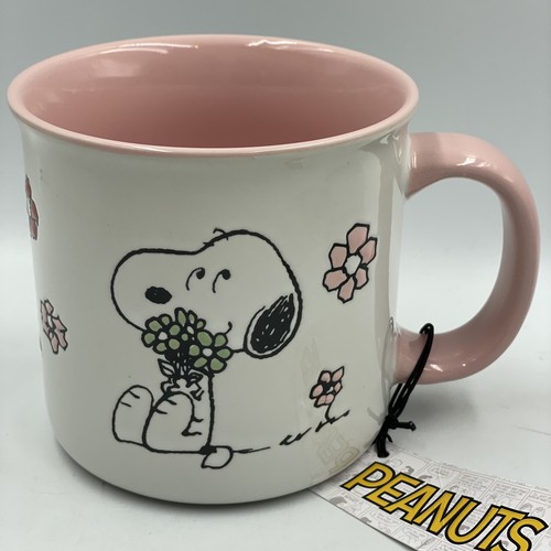 Snoopy sitting with flowers - snoopy, flowers'