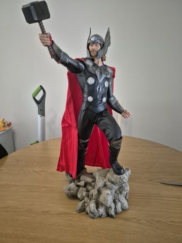Sideshow collectibles thor - collectibles,