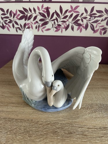 Figurine nao by lladro - is,