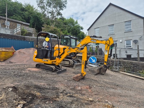 Tonne excavator digger - 5,