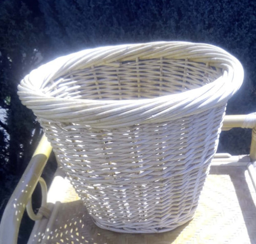 Oval shaped wicker waste - , paper