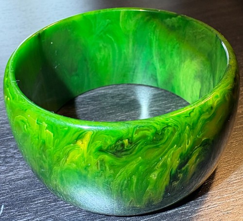Wide marbled green - wide, bakelite