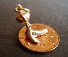 BEAUTIFUL 9CT GOLD ' SEA LION WITH BALL ' CHARM CHARMS