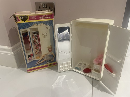 Pedigree sindy wardrobe 1970 - wardrobe, 1970's